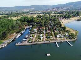 Mobile Home Deluxe With Covered Veranda Near Lake Trasimeno