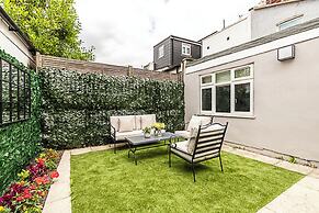 Luxurious 3 Bed Flat With Patio and Garden
