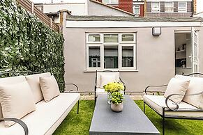 Luxurious 3 Bed Flat With Patio and Garden