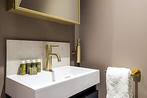 Luxurious 3 Bed Flat With Patio and Garden