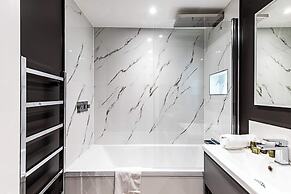 Luxurious 3 Bed Flat With Patio and Garden