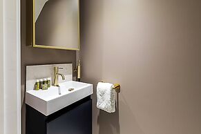 Luxurious 3 Bed Flat With Patio and Garden