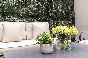 Luxurious 3 Bed Flat With Patio and Garden