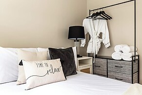 Luxurious 3 Bed Flat With Patio and Garden