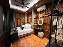 Sealord Naithon Beach Phuket