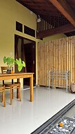 Bali Asli Guest House by EPS
