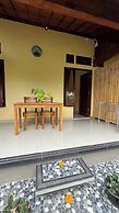 Bali Asli Guest House by EPS