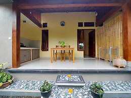 Bali Asli Guest House by EPS