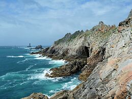 Charming Holiday Home Near Pointe du Raz