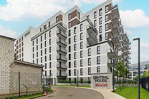 Warsaw Domaniewska by Renters Prestige