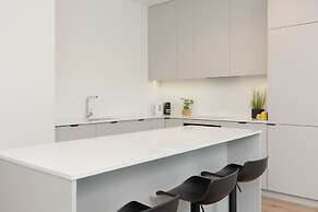 Warsaw Domaniewska by Renters Prestige