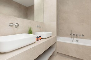 Warsaw Domaniewska by Renters Prestige