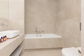 Warsaw Domaniewska by Renters Prestige