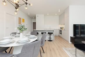 Warsaw Domaniewska by Renters Prestige