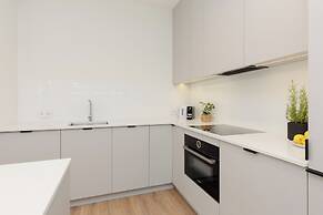 Warsaw Domaniewska by Renters Prestige