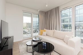 Warsaw Domaniewska by Renters Prestige