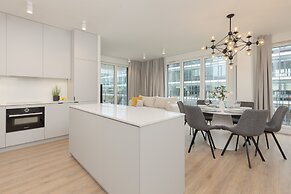 Warsaw Domaniewska by Renters Prestige