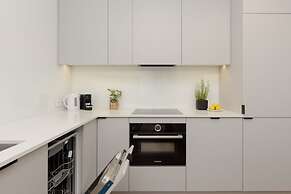 Warsaw Domaniewska by Renters Prestige