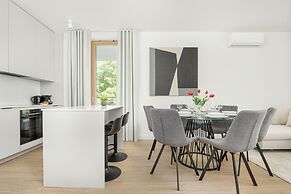 Cozy City Apartment by Renters Prestige