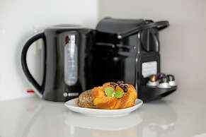 Cozy City Apartment by Renters Prestige