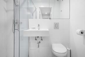 Warsaw City Center Apartment by Renters