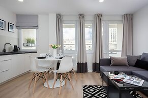 Warsaw City Center Apartment by Renters