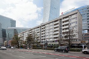 Warsaw City Center Apartment by Renters