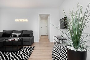 Warsaw City Center Apartment by Renters