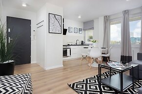 Warsaw City Center Apartment by Renters