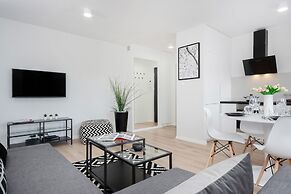 Warsaw City Center Apartment by Renters