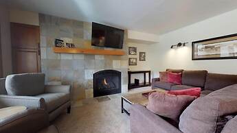 Lionshead Village 2 Bedroom - Walk to Eagle Bahn Gondola!