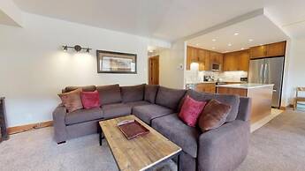 Lionshead Village 2 Bedroom - Walk to Eagle Bahn Gondola!