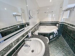 A25 Hotel - 277 Le Thanh Ton