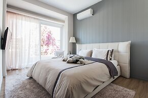 2 Level Beachfront Luxury Apt. by the Olon