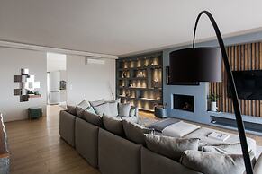 2 Level Beachfront Luxury Apt. by the Olon