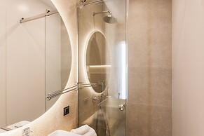 2 Level Beachfront Luxury Apt. by the Olon