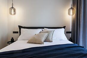 2 Level Beachfront Luxury Apt. by the Olon