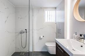 2 Level Beachfront Luxury Apt. by the Olon