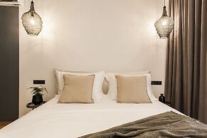 2 Level Beachfront Luxury Apt. by the Olon