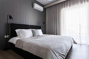 2 Level Beachfront Luxury Apt. by the Olon