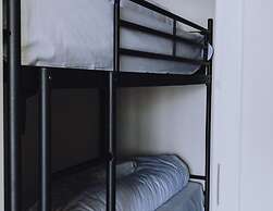 Modern Houseboat With air Conditioning Located in Marina