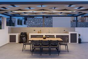 Villa Etoile - With Private Pool and Sauna