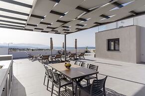 Villa Solaire - With 2 Private Pools Sauna