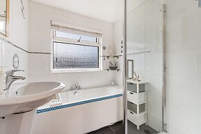 The Pennines - Close to Town Beach and Shops