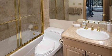 Vail Village 3 Bedroom Condo - Walk to Gondola One!