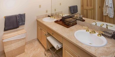 Vail Village 3 Bedroom Condo - Walk to Gondola One!