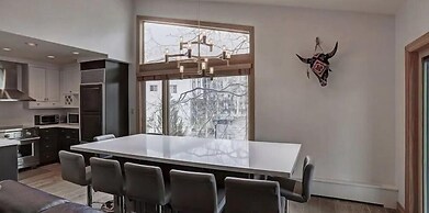 Vail Village 3 Bedroom Condo - Walk to Gondola One!