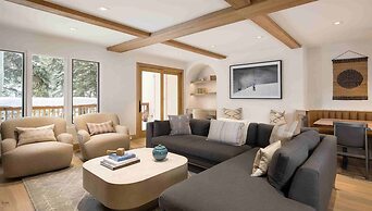 Vail Village Luxury 4 Bedroom, Steps to Slopes!