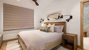 Vail Village Luxury 4 Bedroom, Steps to Slopes!