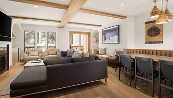 Vail Village Luxury 4 Bedroom, Steps to Slopes!